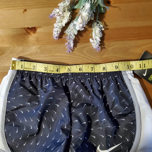 Nike Dri-FIT Shorts  6x Girl's - Picture 13 of 13